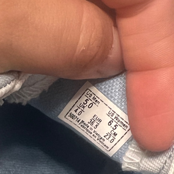 Vans - Picture 7 of 7